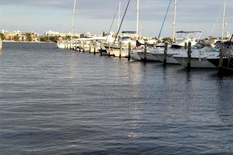 Condominio en venta en Lantana, Florida, 2 dormitorios, 117.52 m2 № 2147188 - foto 9