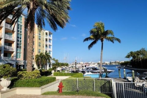 Condominio en venta en Lantana, Florida, 2 dormitorios, 117.52 m2 № 2147188 - foto 13