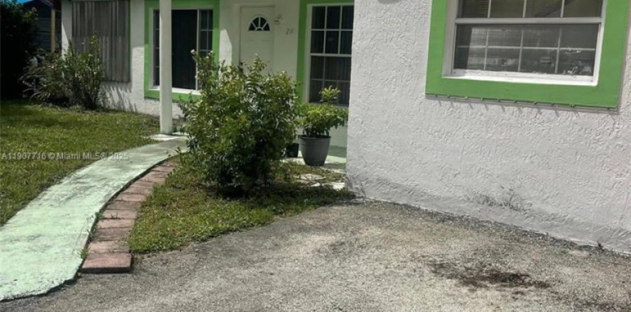 House in Fort Lauderdale, Florida 3 bedrooms, 128.95 sq.m. № 2082075