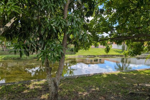 Casa en venta en Lauderdale Lakes, Florida, 2 dormitorios № 2054223 - foto 8