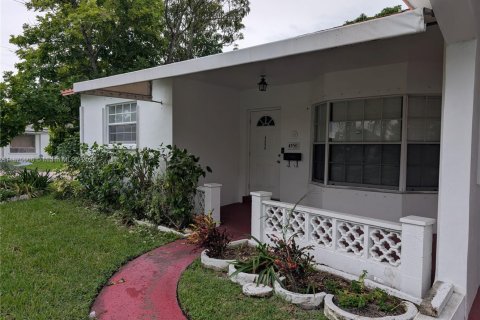 Casa en venta en Lauderdale Lakes, Florida, 2 dormitorios № 2054223 - foto 10
