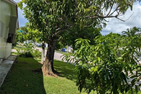 Casa en venta en Lauderdale Lakes, Florida, 2 dormitorios № 2054223 - foto 5