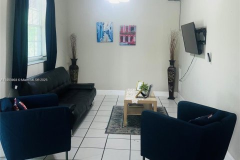 Apartamento en alquiler en Miami, Florida, 2 dormitorios № 1954354 - foto 2