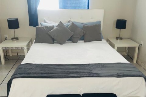 Apartamento en alquiler en Miami, Florida, 2 dormitorios № 1954354 - foto 4