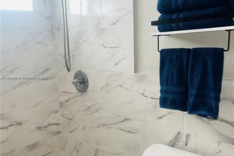 Apartamento en alquiler en Miami, Florida, 2 dormitorios № 1954354 - foto 7