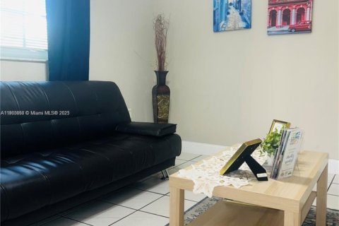 Apartamento en alquiler en Miami, Florida, 2 dormitorios № 1954354 - foto 1