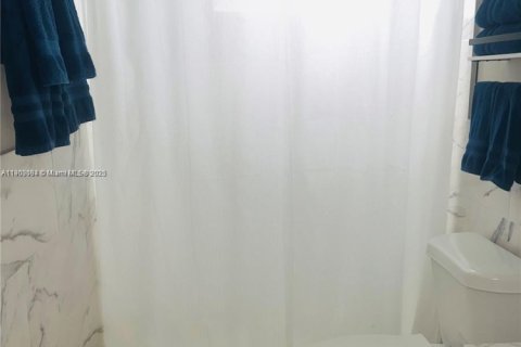 Apartamento en alquiler en Miami, Florida, 2 dormitorios № 1954354 - foto 9