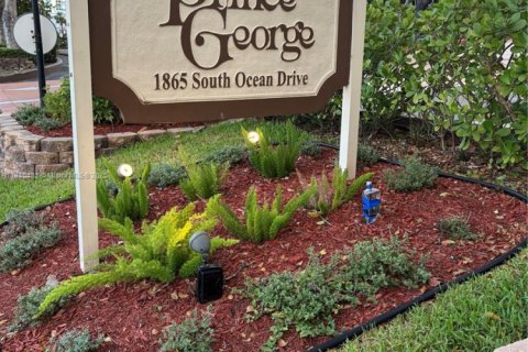 Condo in Hallandale Beach, Florida, 1 bedroom  № 1766914 - photo 12