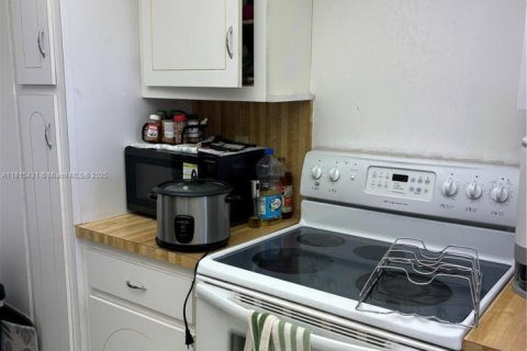 Condo in Hallandale Beach, Florida, 1 bedroom  № 1766914 - photo 8