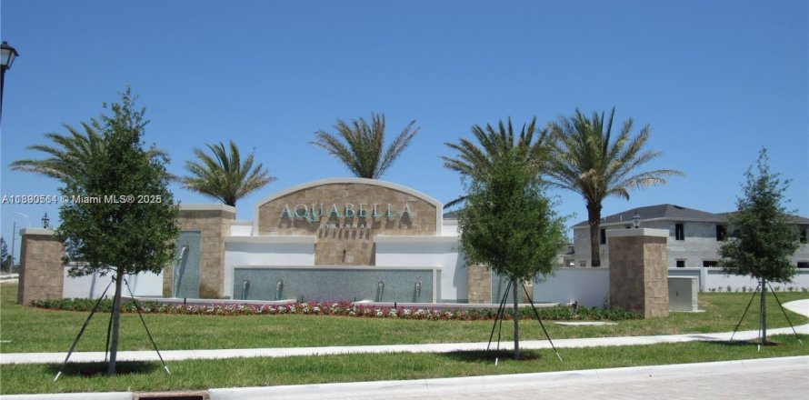 Villa ou maison à Hialeah, Floride 5 chambres, 270.25 m2 № 1944309