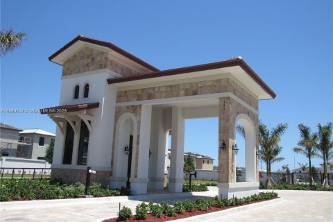 Villa ou maison à louer à Hialeah, Floride: 5 chambres, 270.25 m2 № 1944309 - photo 2