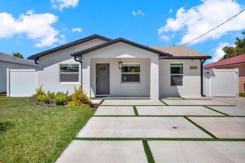 Casa en Tampa, Florida 4 dormitorios, 182.09 m2 № 2109062