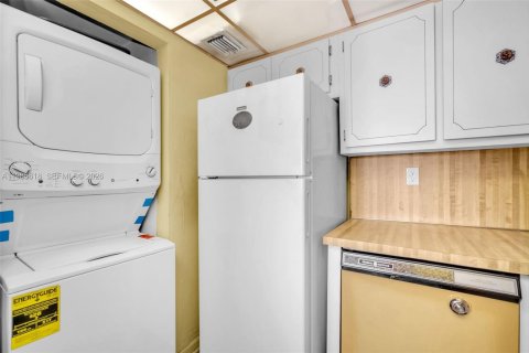 Купить кондоминиум в Вирджиния-Гарденс, Флорида 1 спальня, 70.23м2, № 2049611 - фото 13