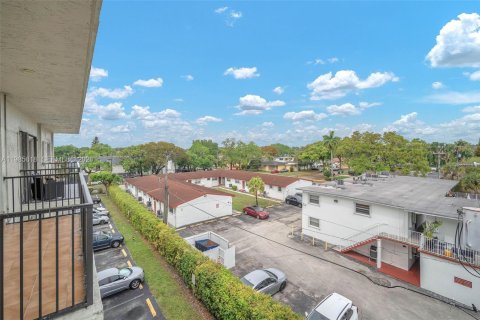 Купить кондоминиум в Вирджиния-Гарденс, Флорида 1 спальня, 70.23м2, № 2049611 - фото 27