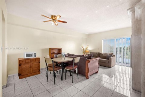 Купить кондоминиум в Вирджиния-Гарденс, Флорида 1 спальня, 70.23м2, № 2049611 - фото 4