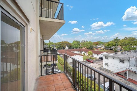 Купить кондоминиум в Вирджиния-Гарденс, Флорида 1 спальня, 70.23м2, № 2049611 - фото 29