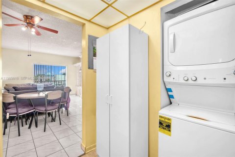 Купить кондоминиум в Вирджиния-Гарденс, Флорида 1 спальня, 70.23м2, № 2049611 - фото 15