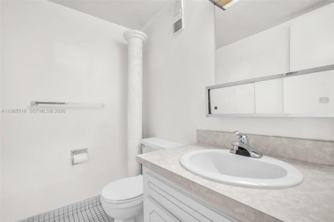 Купить кондоминиум в Вирджиния-Гарденс, Флорида 1 спальня, 70.23м2, № 2049611 - фото 21