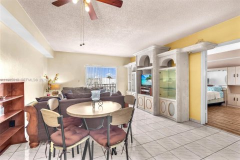 Купить кондоминиум в Вирджиния-Гарденс, Флорида 1 спальня, 70.23м2, № 2049611 - фото 5