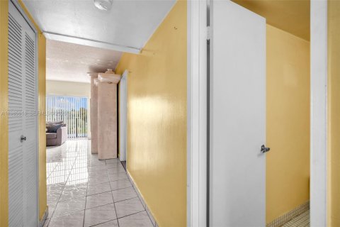 Купить кондоминиум в Вирджиния-Гарденс, Флорида 1 спальня, 70.23м2, № 2049611 - фото 22