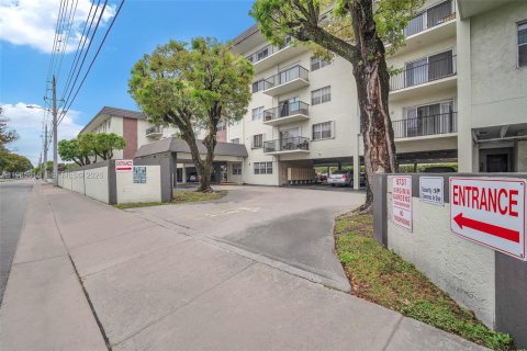 Купить кондоминиум в Вирджиния-Гарденс, Флорида 1 спальня, 70.23м2, № 2049611 - фото 25