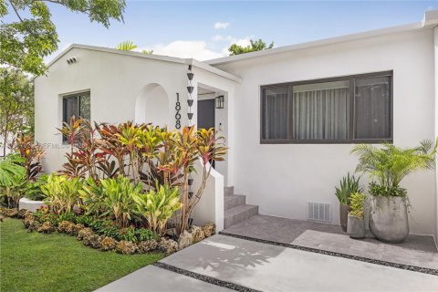 Casa en venta en Miami, Florida, 3 dormitorios, 136.66 m2 № 2286543 - foto 2