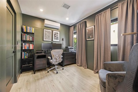 Casa en venta en Miami, Florida, 3 dormitorios, 136.66 m2 № 2286543 - foto 12