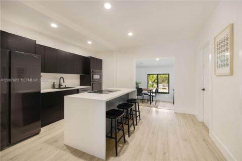 Casa en venta en Miami, Florida, 3 dormitorios, 136.66 m2 № 2286543 - foto 5