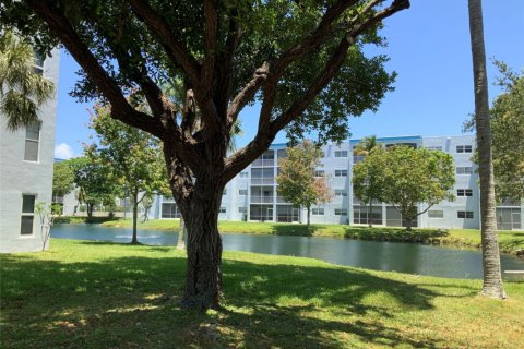 Condominio en venta en Dania Beach, Florida, 1 dormitorio, 78.97 m2 № 1171054 - foto 1