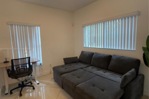 Villa ou maison à louer à Oakland Park, Floride: 4 chambres, 180.42 m2 № 2070398 - photo 3