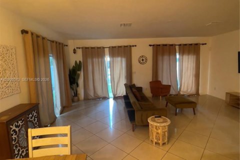 Villa ou maison à louer à Oakland Park, Floride: 4 chambres, 180.42 m2 № 2070398 - photo 4