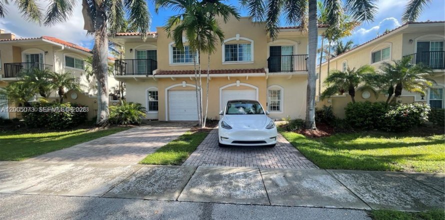 Villa ou maison à Oakland Park, Floride 4 chambres, 180.42 m2 № 2070398