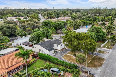 Villa ou maison à louer à Miami, Floride: 5 chambres, 123.1 m2 № 1975981 - photo 6