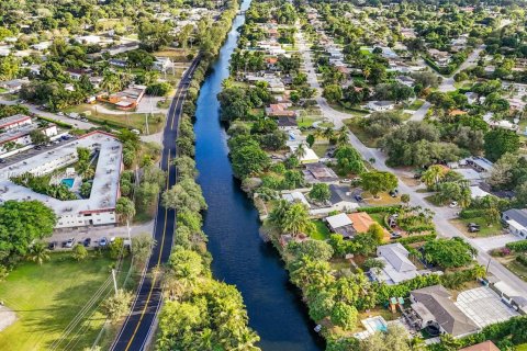 Villa ou maison à louer à Miami, Floride: 5 chambres, 123.1 m2 № 1975981 - photo 3