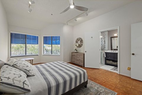 Townhouse in Longboat Key, Florida 2 bedrooms, 151.06 sq.m. № 2215285 - photo 17