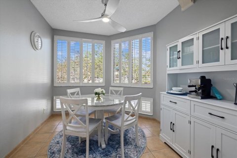 Townhouse in Longboat Key, Florida 2 bedrooms, 151.06 sq.m. № 2215285 - photo 3