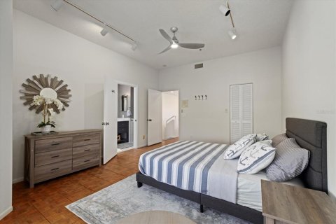 Townhouse in Longboat Key, Florida 2 bedrooms, 151.06 sq.m. № 2215285 - photo 18