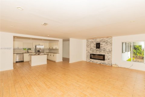 House in Miami, Florida 4 bedrooms, 169.73 sq.m. № 1973792 - photo 21