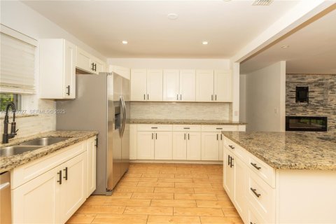 House in Miami, Florida 4 bedrooms, 169.73 sq.m. № 1973792 - photo 19