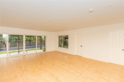 House in Miami, Florida 4 bedrooms, 169.73 sq.m. № 1973792 - photo 24