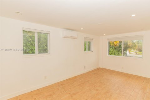 House in Miami, Florida 4 bedrooms, 169.73 sq.m. № 1973792 - photo 28