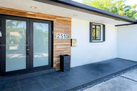 Villa ou maison à vendre à Miami, Floride: 4 chambres, 169.73 m2 № 1973792 - photo 5