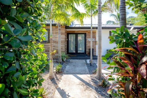 Villa ou maison à vendre à Miami, Floride: 4 chambres, 169.73 m2 № 1973792 - photo 1