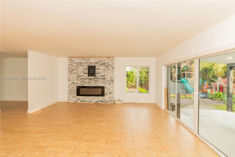 House in Miami, Florida 4 bedrooms, 169.73 sq.m. № 1973792 - photo 26