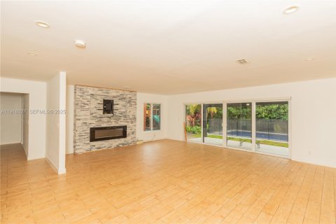 House in Miami, Florida 4 bedrooms, 169.73 sq.m. № 1973792 - photo 23
