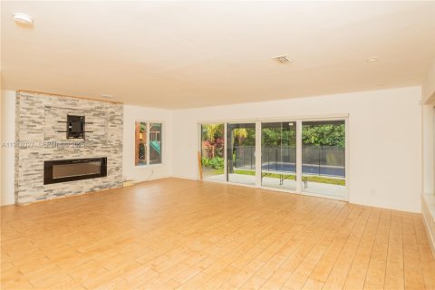 House in Miami, Florida 4 bedrooms, 169.73 sq.m. № 1973792 - photo 22