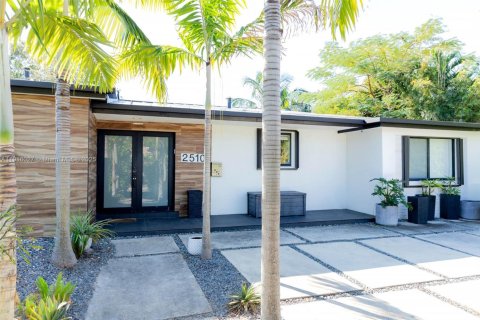 Villa ou maison à vendre à Miami, Floride: 4 chambres, 169.73 m2 № 1973792 - photo 3