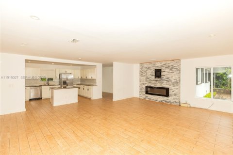 House in Miami, Florida 4 bedrooms, 169.73 sq.m. № 1973792 - photo 25