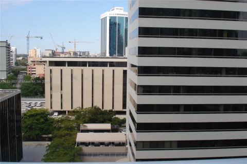 Condo in Miami, Florida, 2 bedrooms  № 1857611 - photo 8