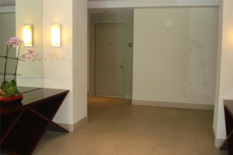 Condo in Miami, Florida, 2 bedrooms  № 1857611 - photo 3